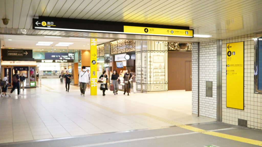 東改札から右方向の案内画像